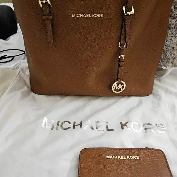 Purse - Picture 1 of 1